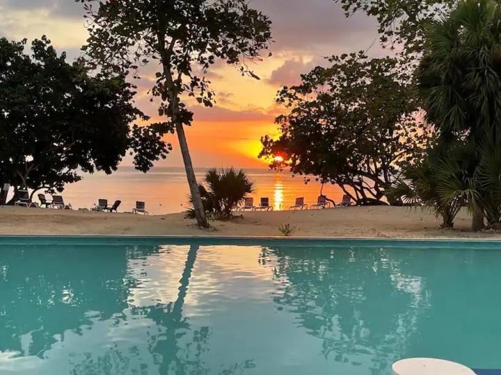 Villa Irie Vibes Ocean View à Negril Extérieur photo